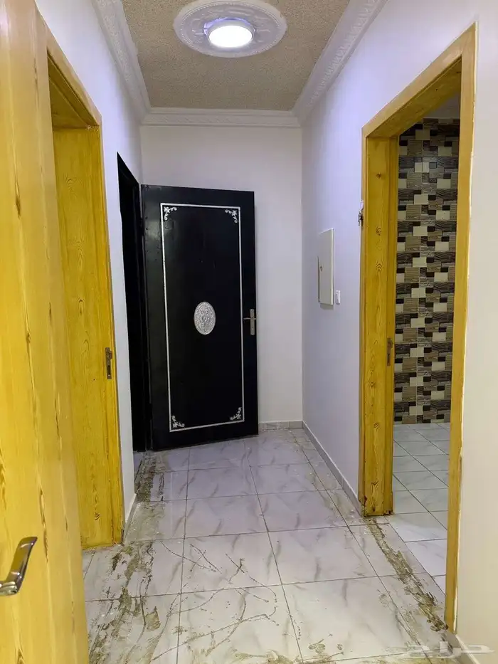 للايجار شقة مع سطح حي الرمال 6