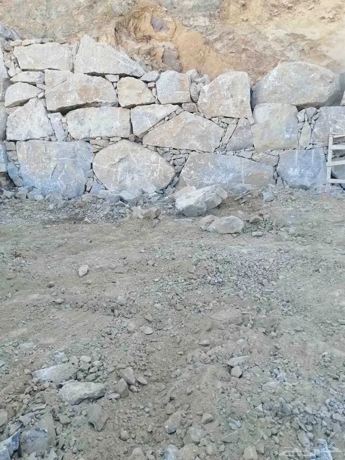 لدينا جميع المعدات للقص والترحيل وبنا المرافي 2