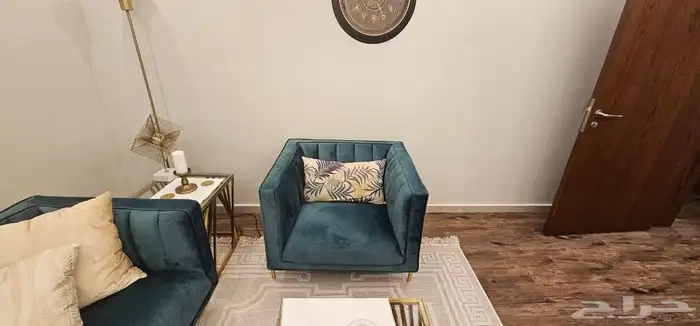 طقم كنب صالون مجلس شبه جديد مع الطاولات 4