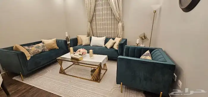 طقم كنب صالون مجلس شبه جديد مع الطاولات 1