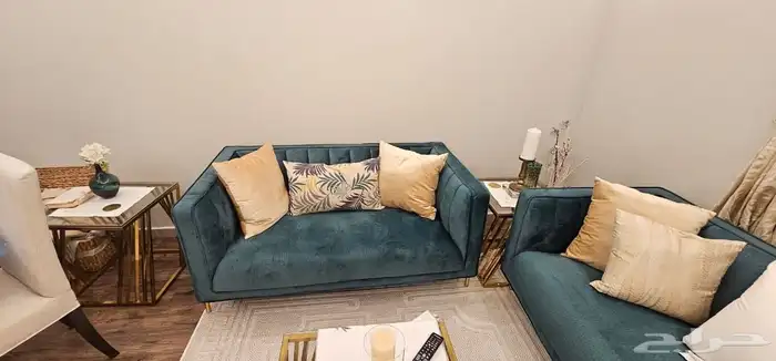 طقم كنب صالون مجلس شبه جديد مع الطاولات 3