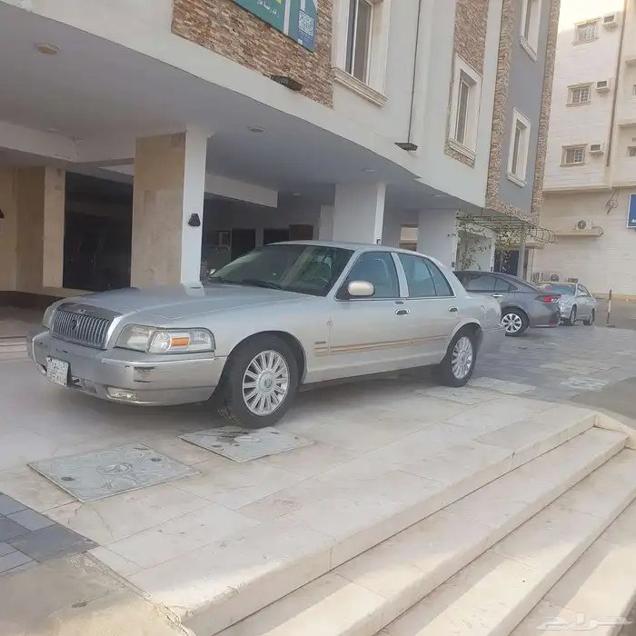 للبيع فورد جراند ماركيز موديل 2011 2