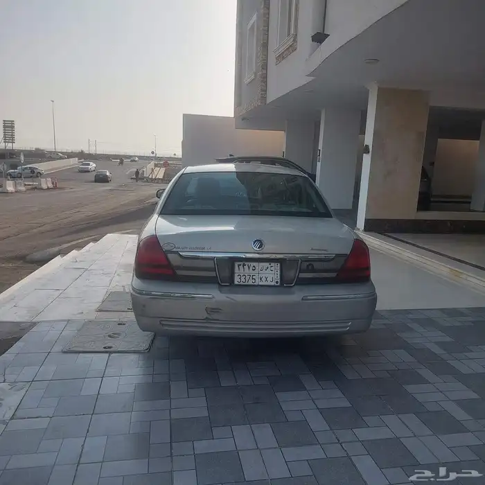للبيع فورد جراند ماركيز موديل 2011 3