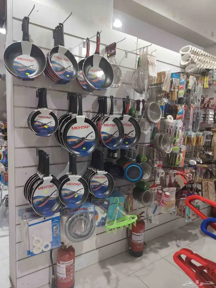 للبيع بضاعة محل مع الديكور 4