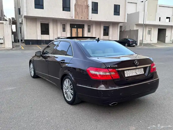 مرسيدس E200 نظيف ومصين بالكامل للمستخدم جفالي 2