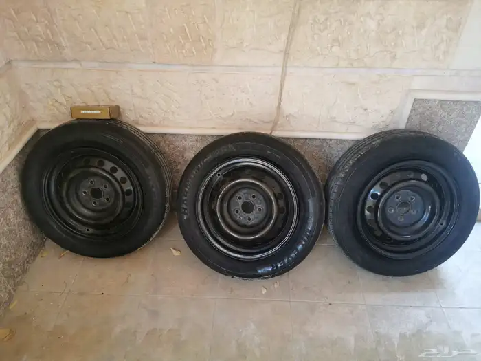 جنوط حديد شد بلد اصلي كورولا مستعمل  3 حبات فقط (مع صواميل) 0