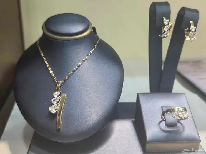 نصف طقم ذهب أصفر خالص عيار 18 مرصع بالزركون الوزن 7.5 جرام 0