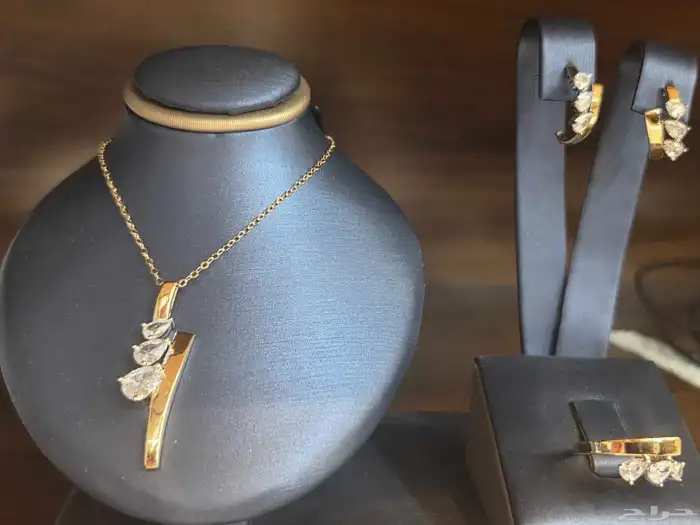 نصف طقم ذهب أصفر خالص عيار 18 مرصع بالزركون الوزن 7.5 جرام 1