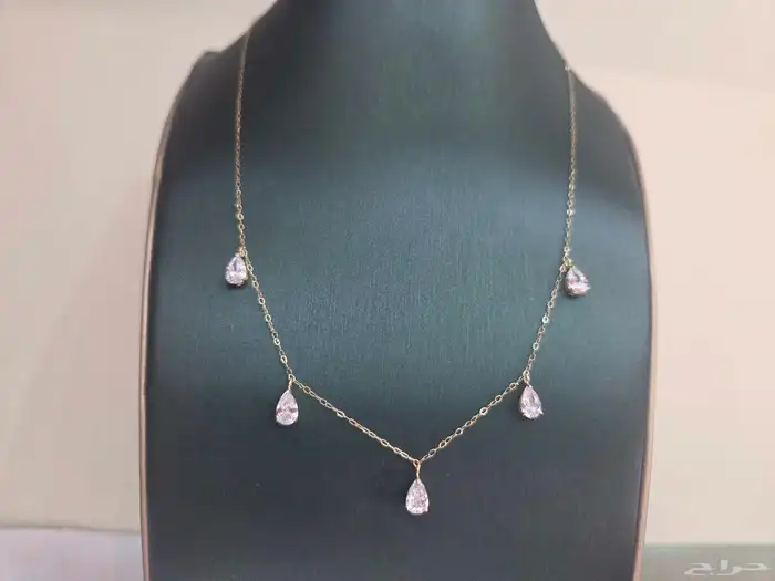 تعليقه ذهب أصفر خالص عيار 18 مرصعه بالزركون الوزن 1.7 جرام 1