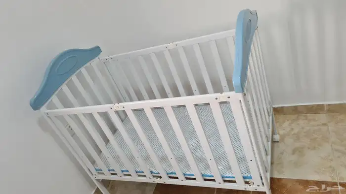 سرير اطفال شبه جديد 2