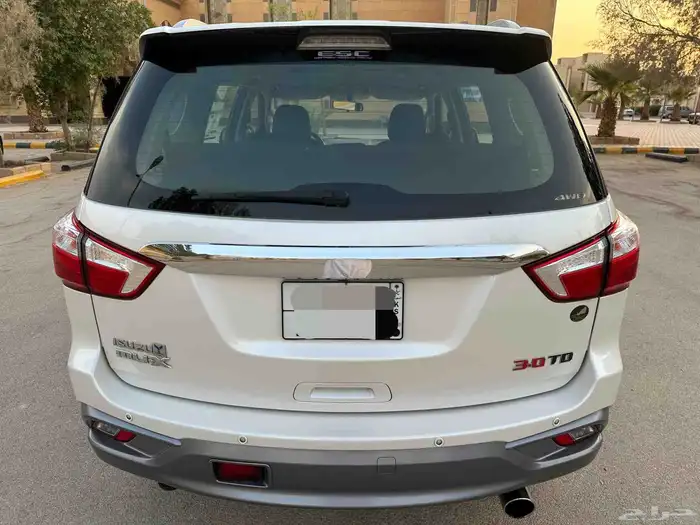 ايسوزو MUX 2020 5