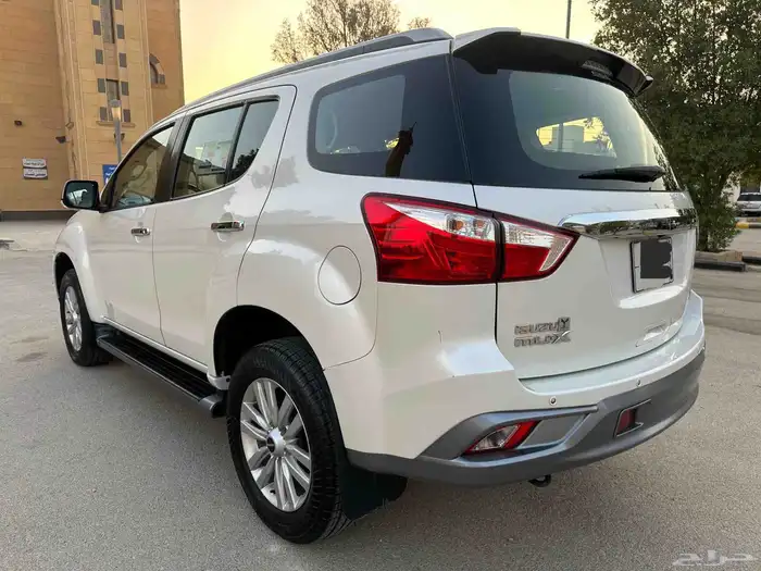 ايسوزو MUX 2020 4