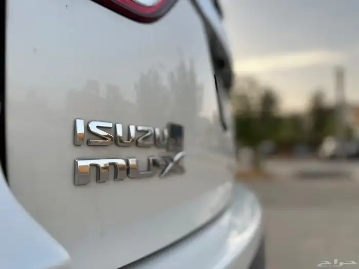 ايسوزو MUX 2020 9