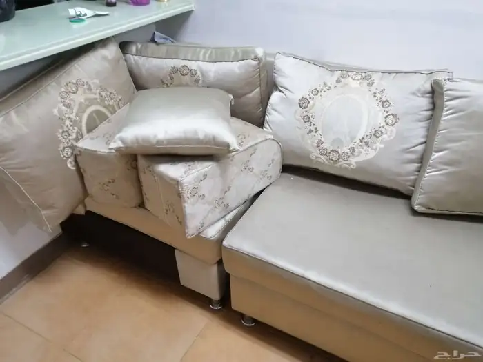 كنب صاله وسراير نفر دولاب للبيع 1