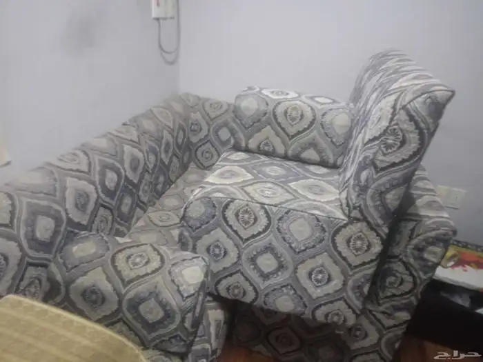 مجلس عباره عن 5 كراسي وطربيزه للبيع 1