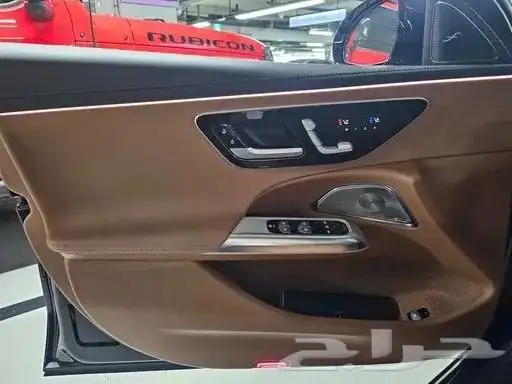 مرسيدس-بنز E300 2024 استيراد من كوريا - معرض العصيمي 9