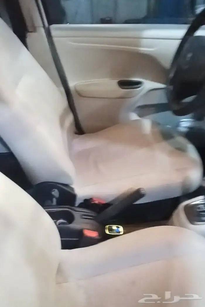 بيجو 301موديل 2014 تحتاج كرسي مساعد يمين وكل شيء فيها شغال 2