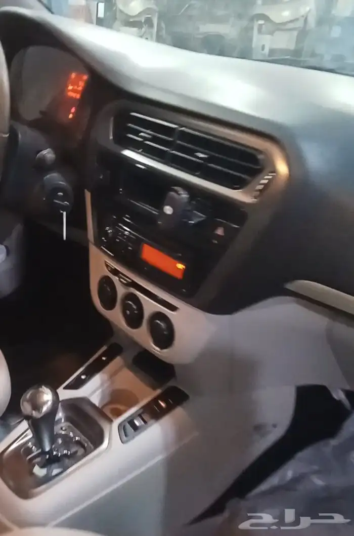 بيجو 301موديل 2014 تحتاج كرسي مساعد يمين وكل شيء فيها شغال 1