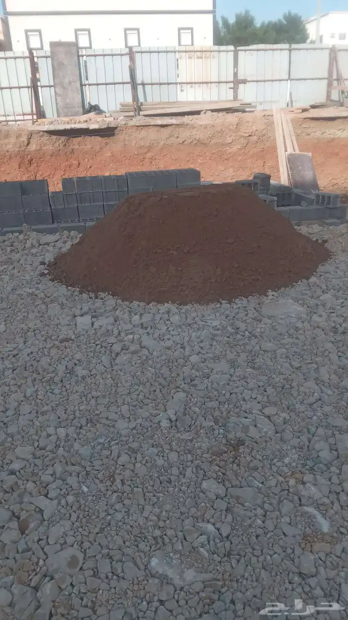 توريد مواد بناء بطحاء اسمنت طوب عتب بلك اسود واحمر ترلات بطح 3