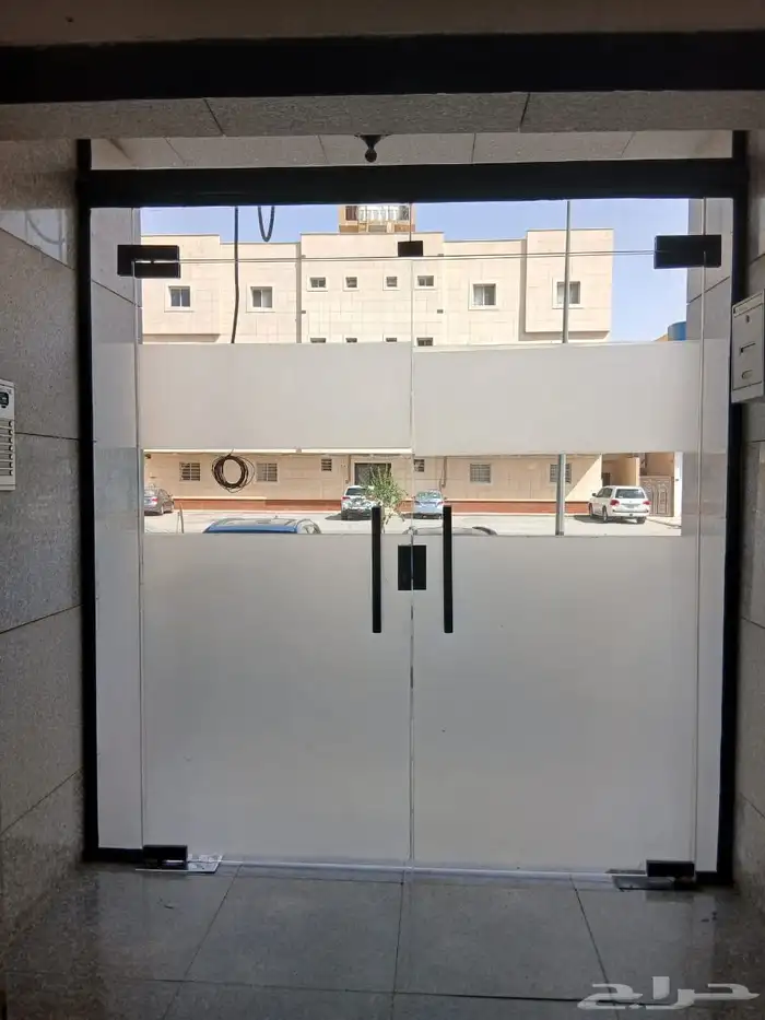تفصيل زجاج وجهات سكوريت قزاز محلات أبواب سكوريت 0