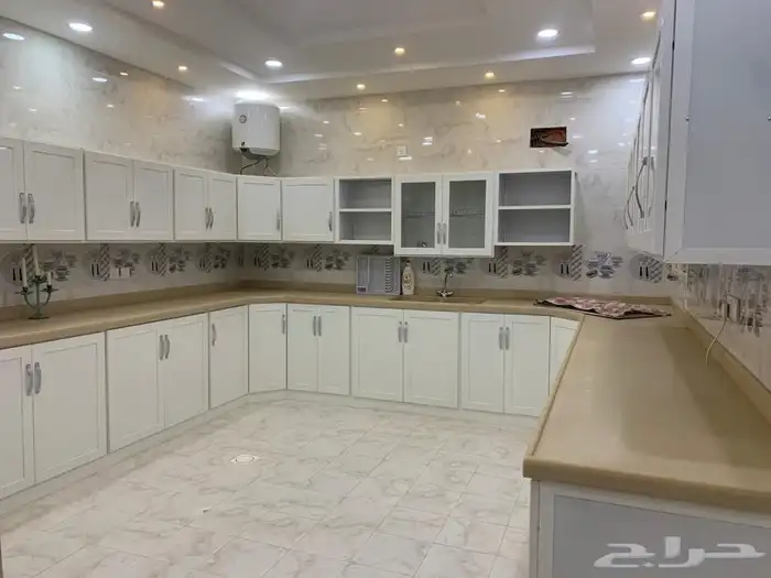 فيلا للإيجار سنوي في حي الموسى مكونه من دورين وملحق 4
