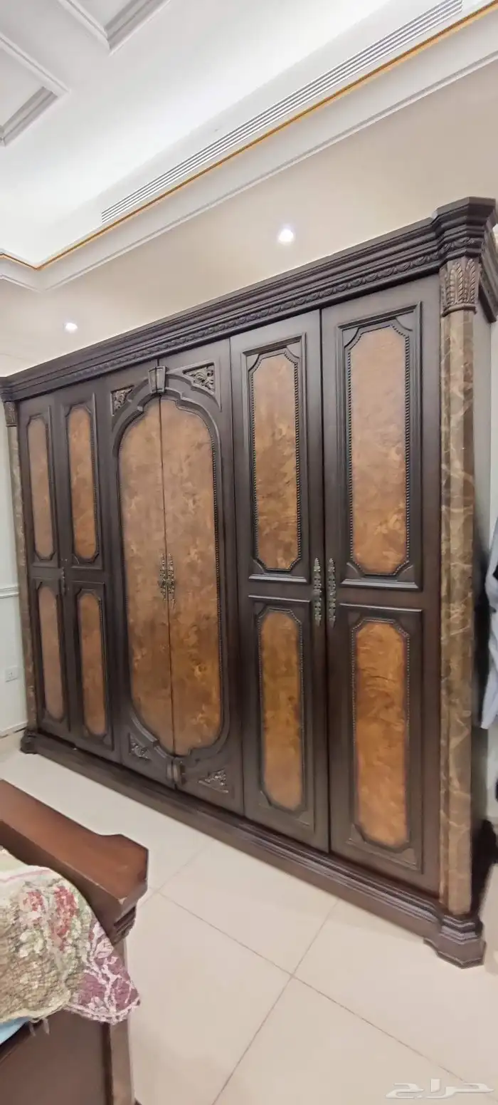 Complete king bedroom set made of wood featuring a 200x200 b 7