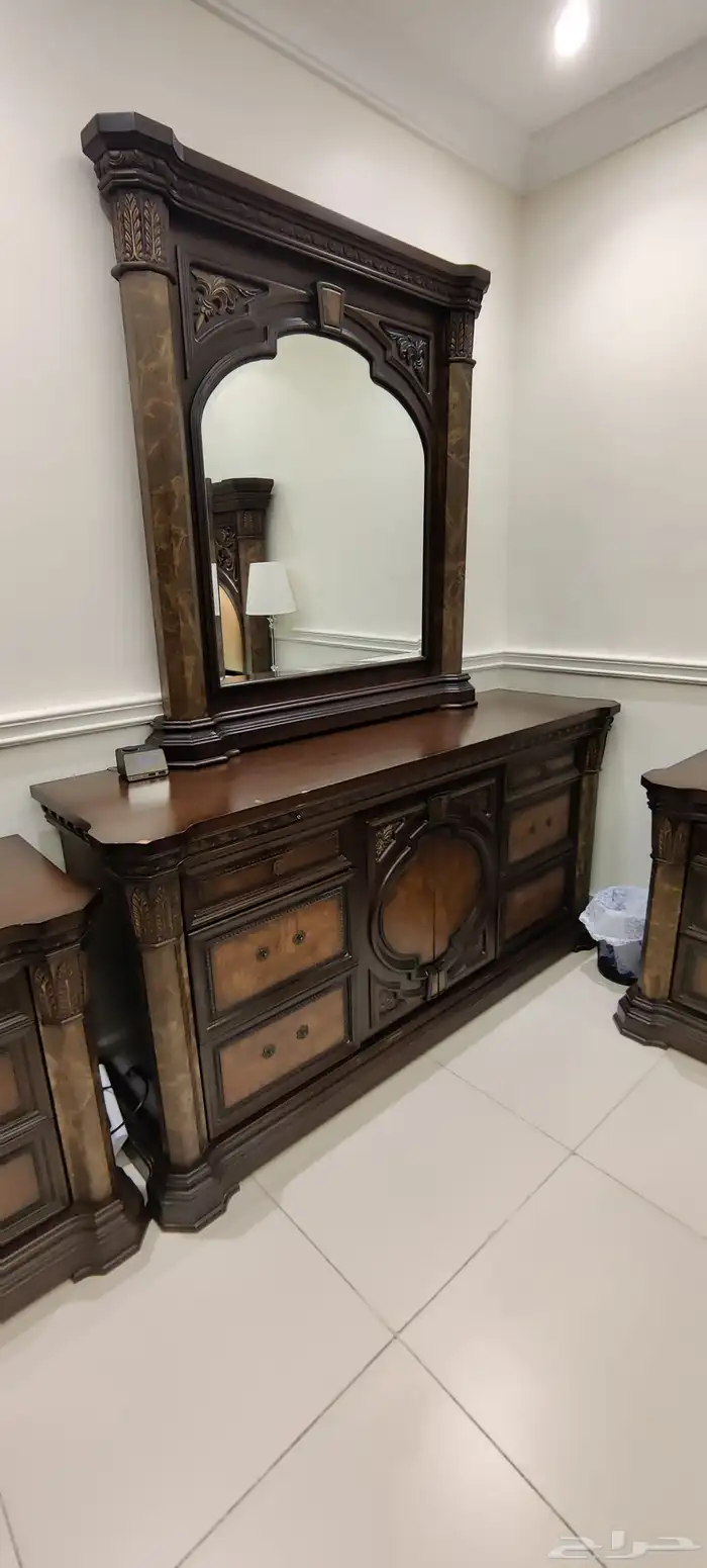 Complete king bedroom set made of wood featuring a 200x200 b 1