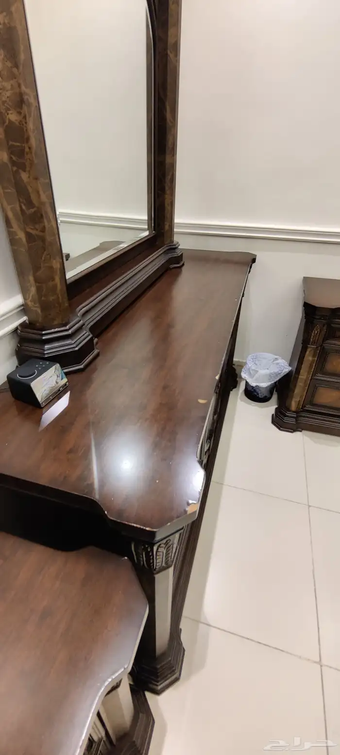 Complete king bedroom set made of wood featuring a 200x200 b 4