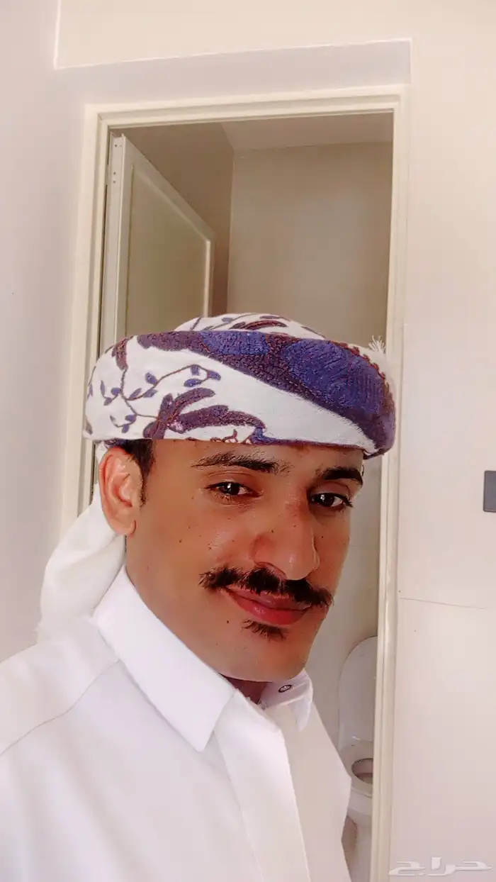 اسمي يحيى العمر 28 سنه المهنه حامل منزلي اقامتي ساريه المفعو 0