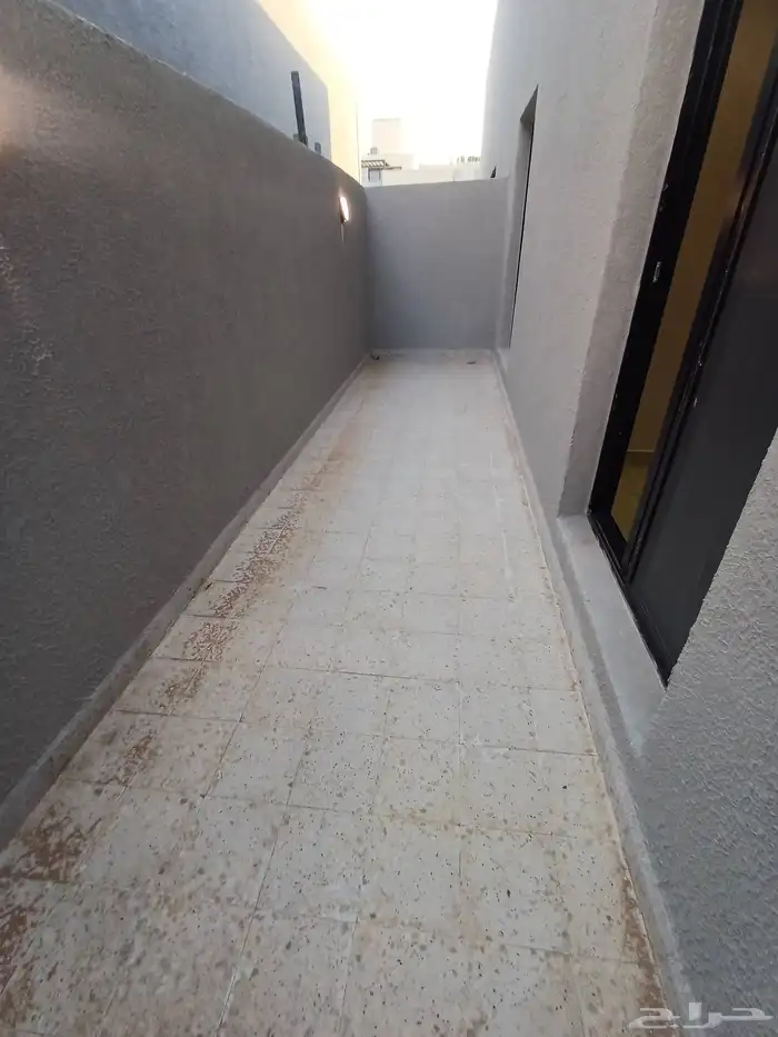 للبيع دور علوي بصك مستقل حي الرمال عبير 8