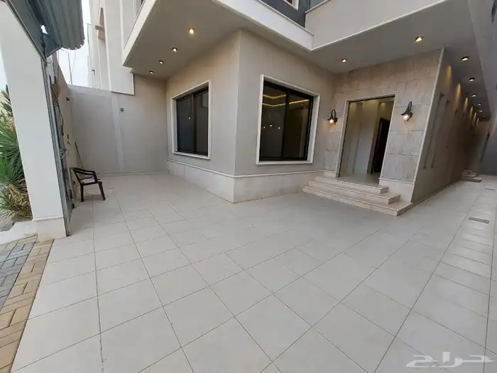 للبيع فله دبلكس دورين وملحق بالخميس حي درة الموسي 2