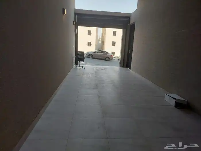 للبيع دور ارضي بحوش وبايكه للسياره بحي حطين ابها قرب المطار 2