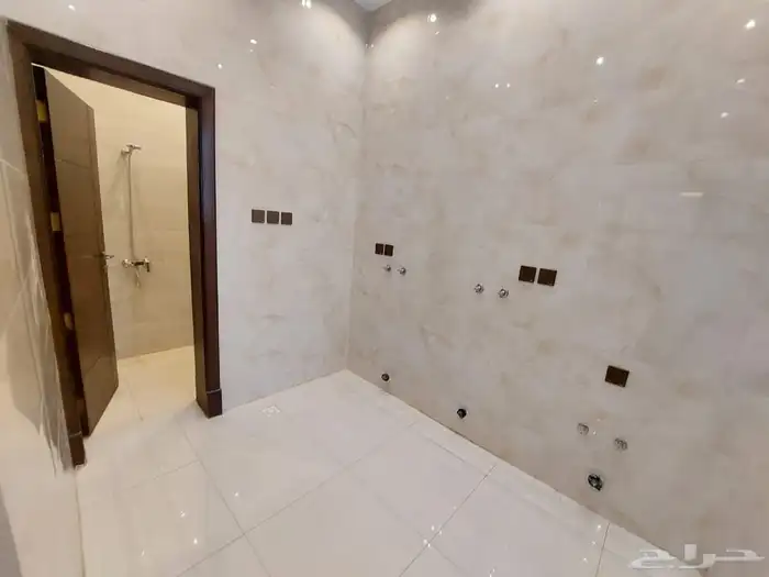 للبيع فله دبلكس دورين وملحق بالخميس حي درة الموسي 23