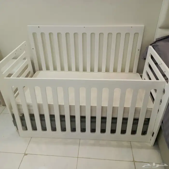سرير اطفال بحالة الوكاله مع جاط استحمام 3