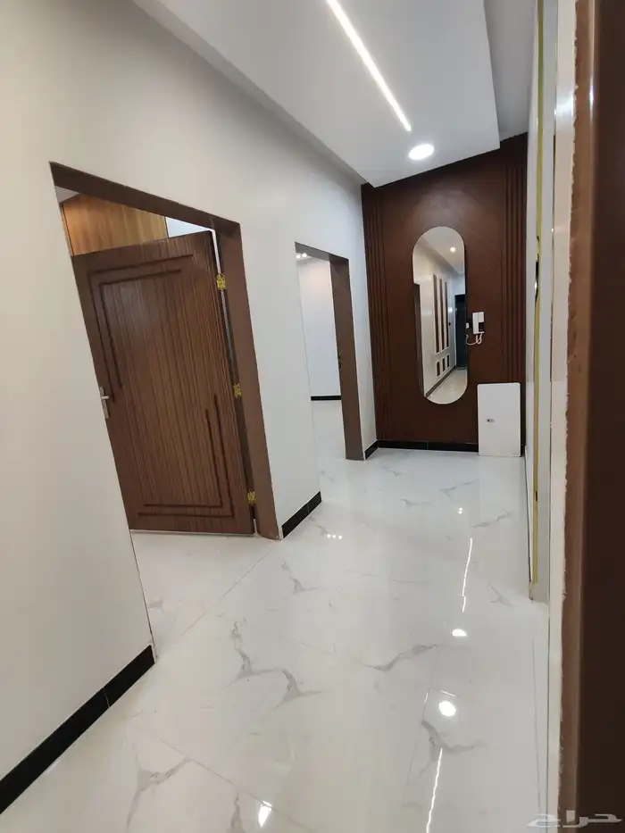 للبيع شقة مع ملحق حي الجامعة مخطط ج 8