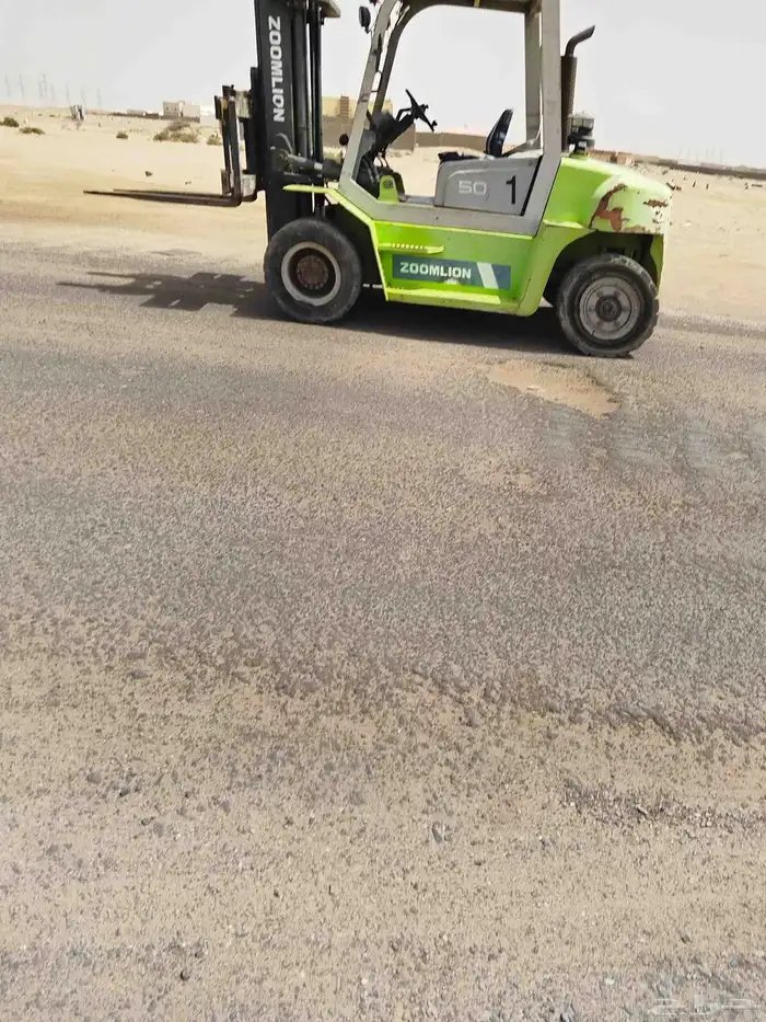 للبيع رافعه شوكيه 5 طن 3