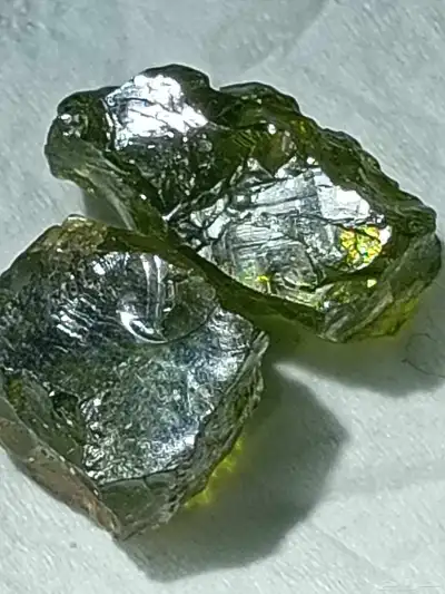 زبرجد خام صافي جدا للبيع 0