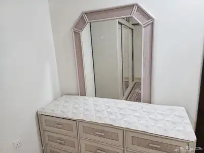 غرفة نوم كاملة مستعملة في حالة ممتازة 3