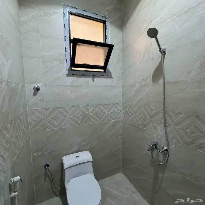 عمارة زاوية للايجار بالكامل حي لبن 4