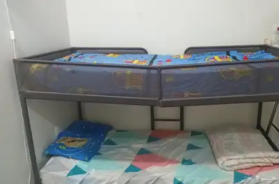 سرير كبير و صغير بدورين مع سلم 0