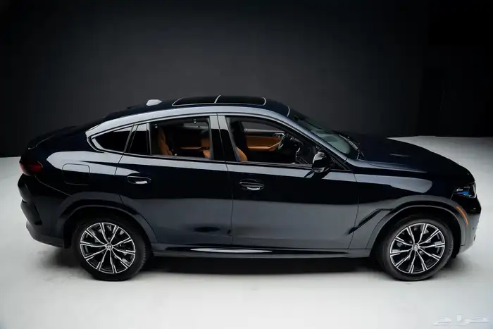 BMW X6 M60i V8 turbocharged 2025 1