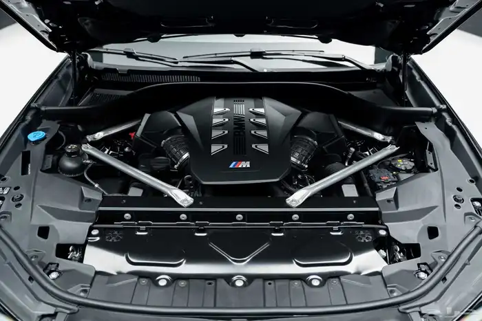 BMW X6 M60i V8 turbocharged 2025 7