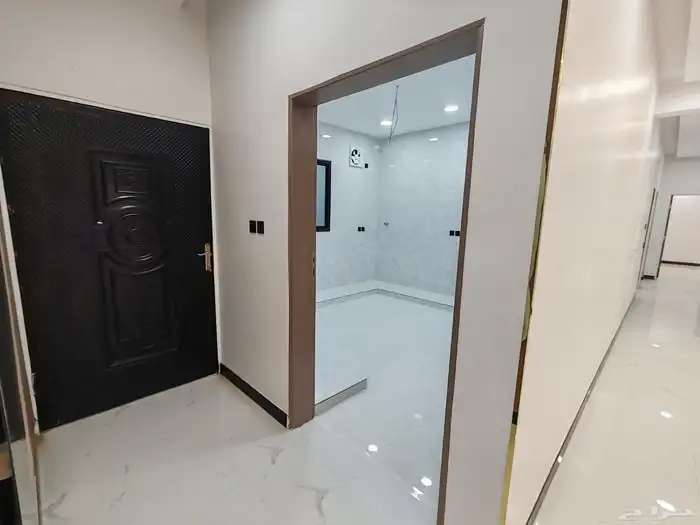 للبيع شقة مع ملحق حي الجامعة مخطط ج 5