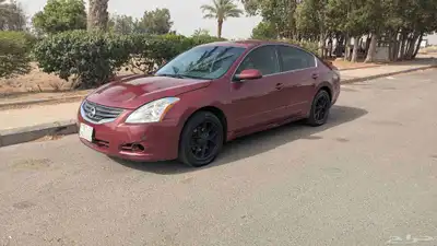 سيارة التيما 2010 بحالة ممتازة 0