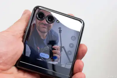 Motorola flip 50 ultra النسخة الخاصة 0