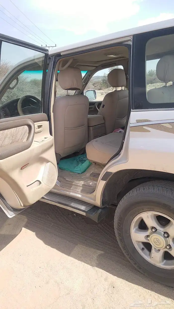 جيب لاندكروزر موديل 2002 شرط المحركات والبدي طيب وأنا م فحصت 4
