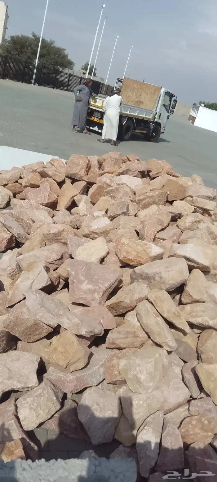 مباني حجر كبير وصغير بل يد وبل معدات ثقيلة 0