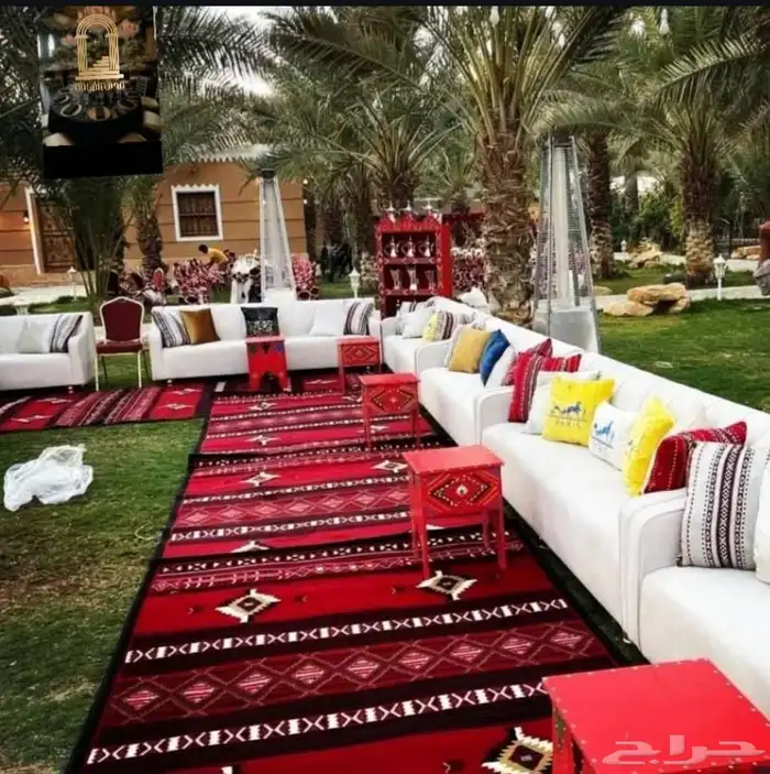 خيام أوروبية كراسي طاولات شاشات صوتيات جلسات شعبية 2