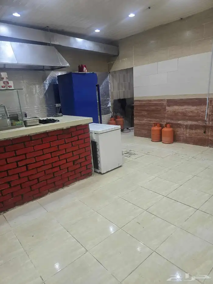 بوفيه للبيع بكامل اغراضه 2