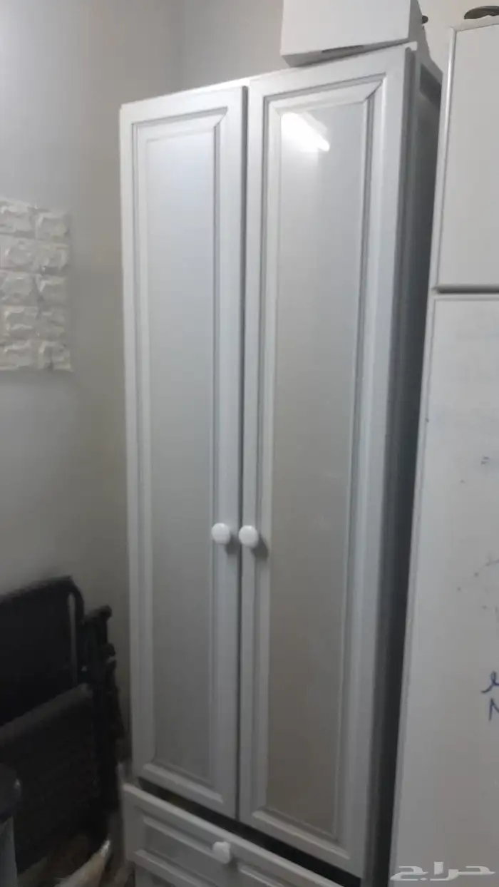 ثلاثه دواليب المنيوم ملابس   وكتب 0